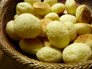 pão de queijo mineiro feito em mg